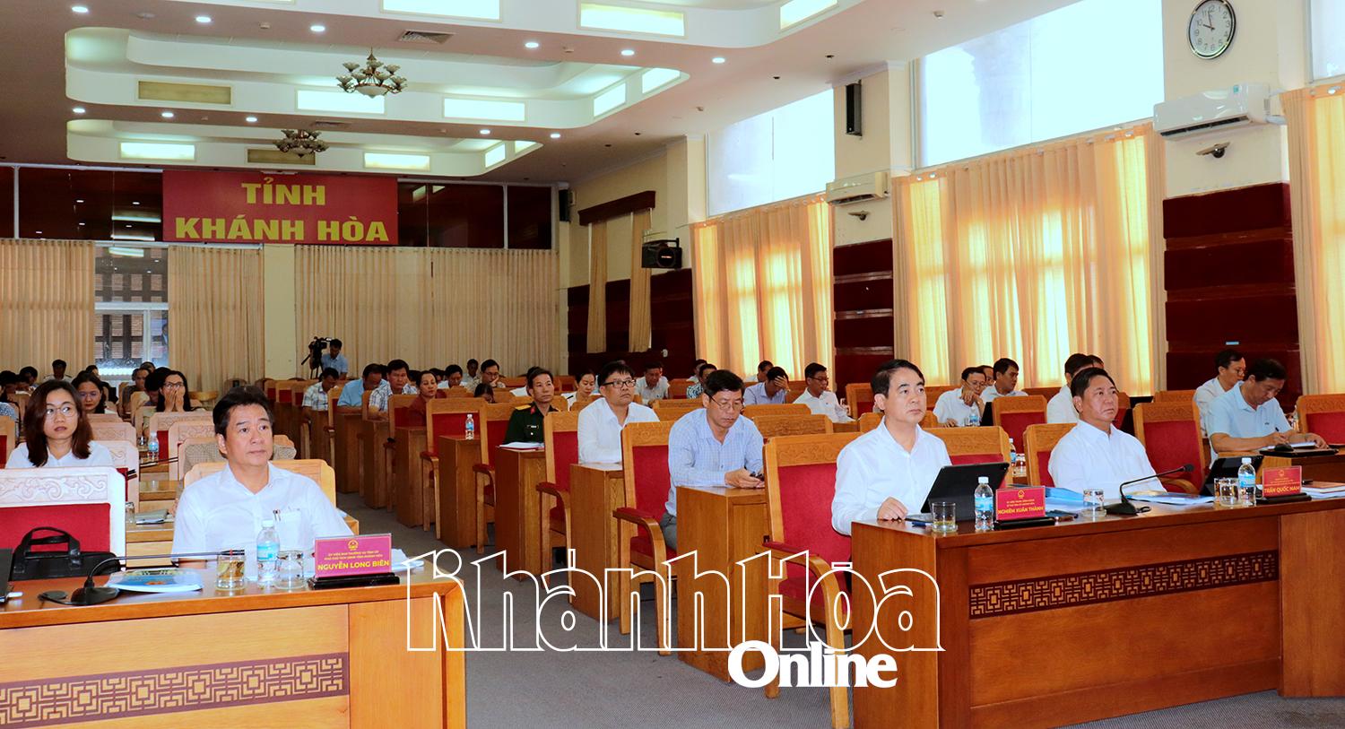 Các đồng chí lãnh đạo tỉnh dự hội nghị tại điểm cầu Khánh Hòa  