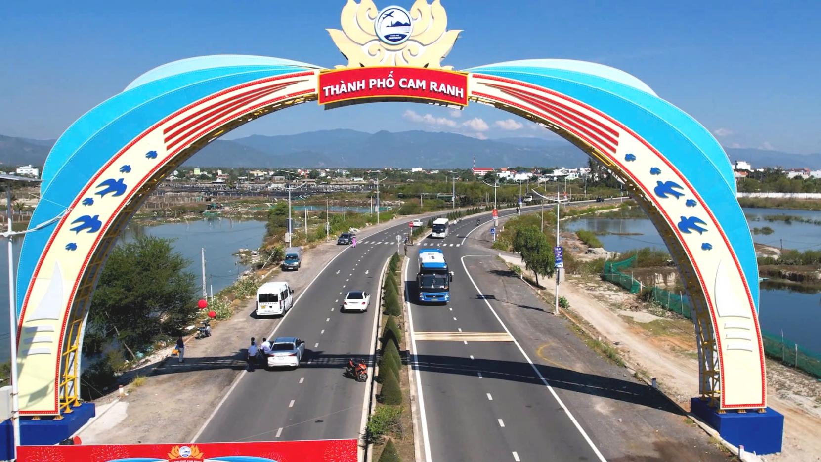 Cổng chào thành phố Cam Ranh