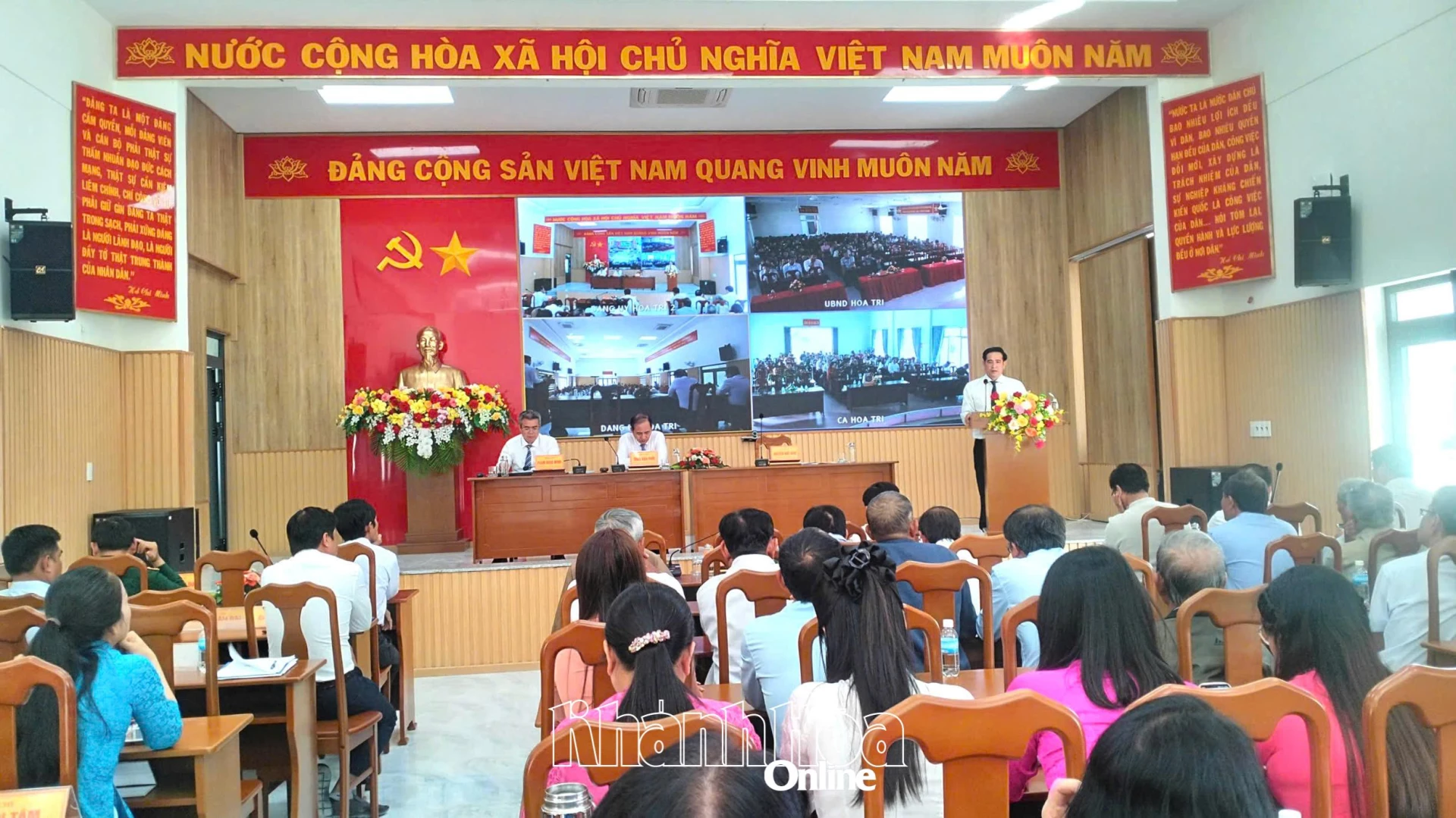 Một hội nghị trực tuyến tại các điểm cầu ở xã Hòa Trí.