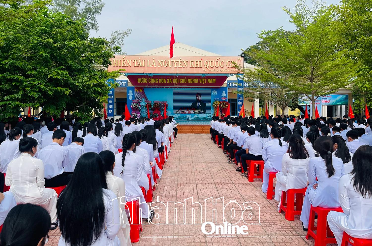 Quang cảnh lễ khai giảng.