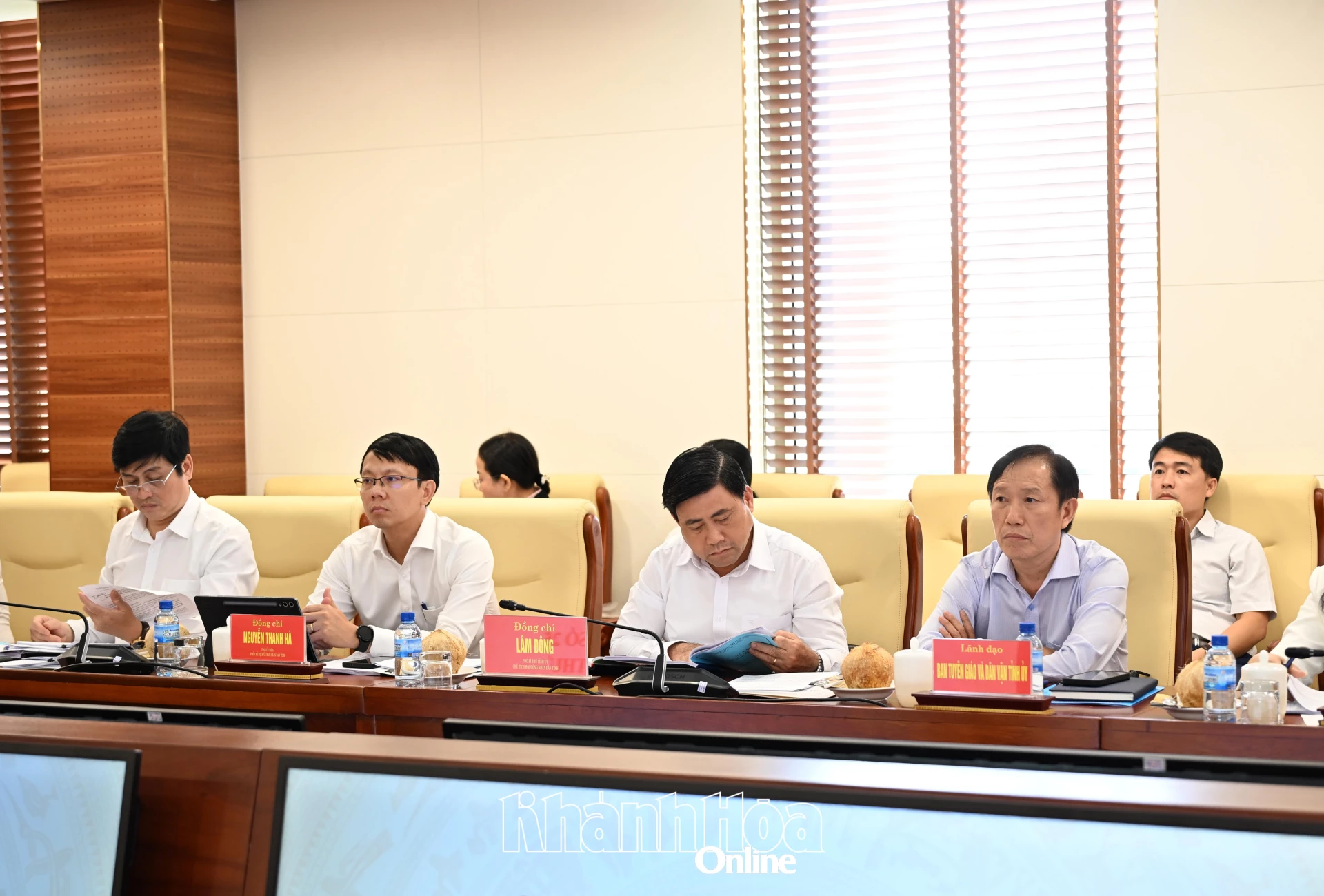 Các đồng chí lãnh đạo tỉnh tham dự buổi làm việc.