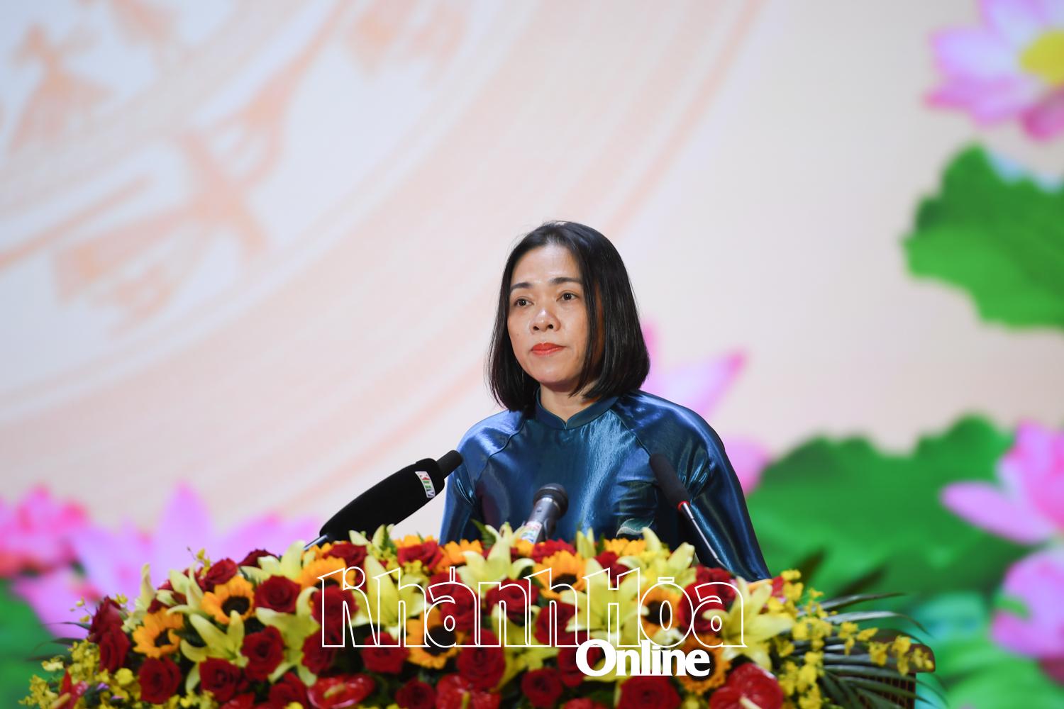 Phó Chủ tịch Thường trực Ủy ban MTTQ Việt Nam tỉnh Trần Thu Mai phát biểu hưởng ứng lời phát động thi đua của Chủ tịch UBND tỉnh.  