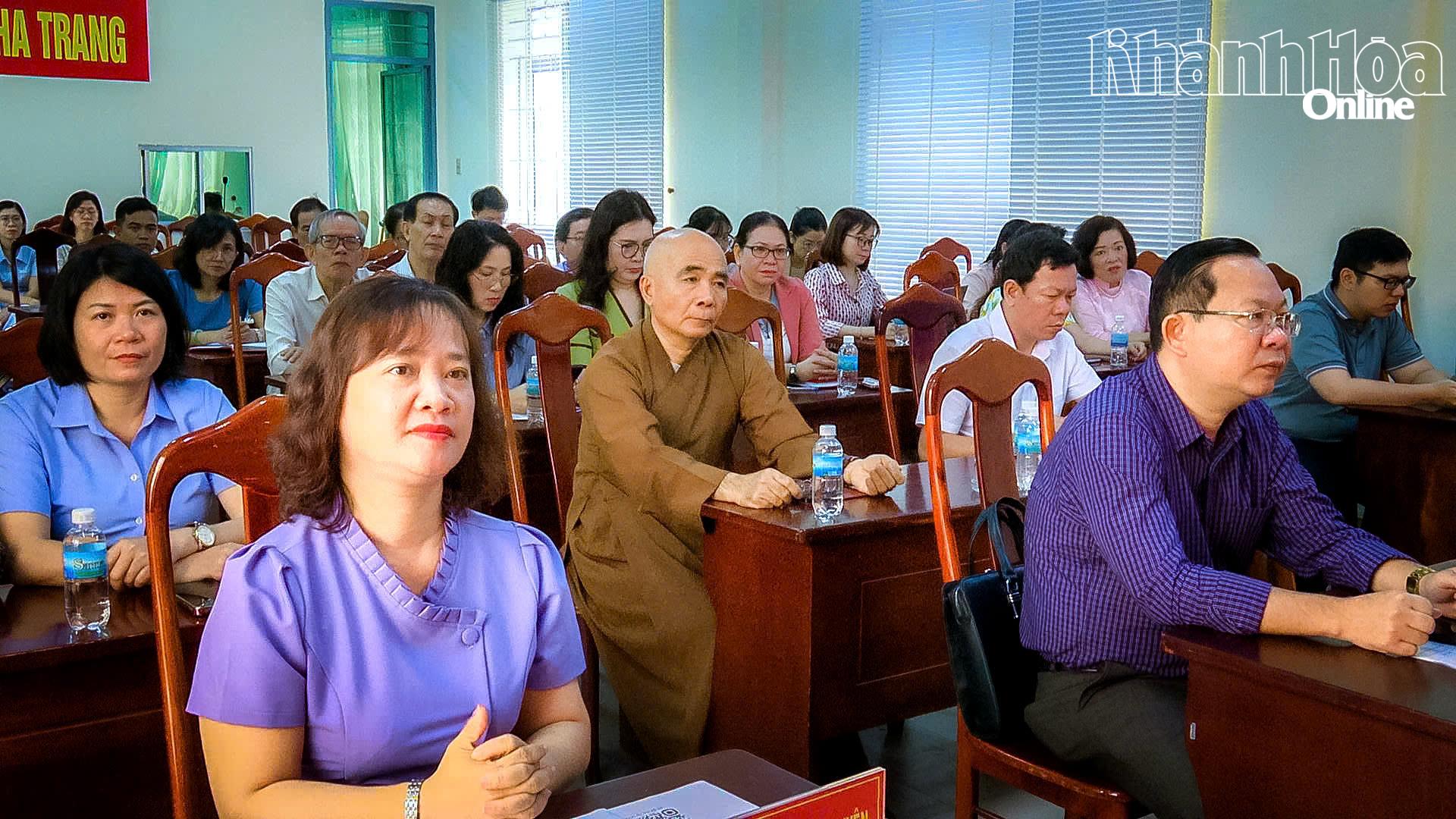 Các đại biểu dự hội nghị