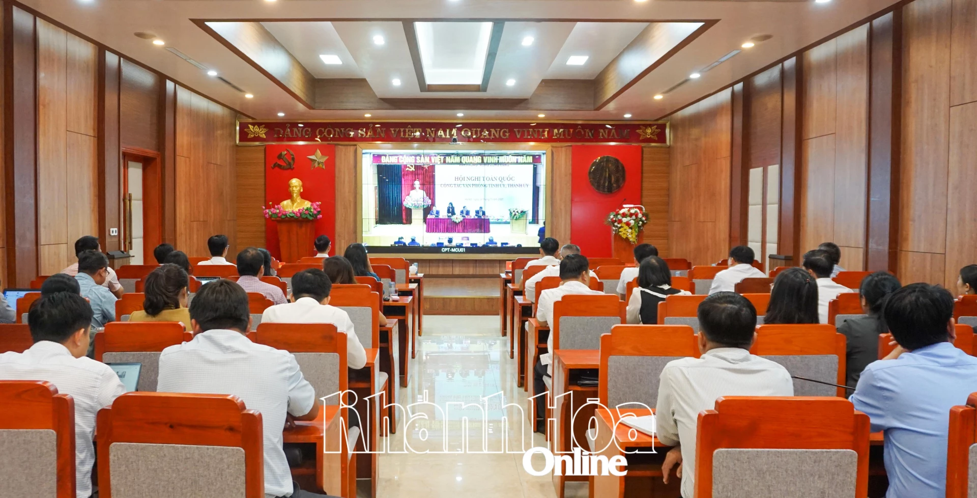 Quang cảnh tại hội nghị tại điểm cầu Tỉnh ủy Khánh Hòa