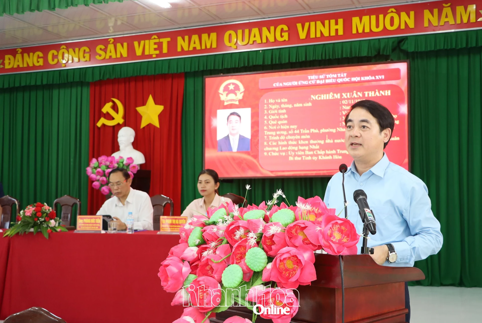 Bí thư Tỉnh ủy Nghiêm Xuân Thành trình bày chương trình hành động.