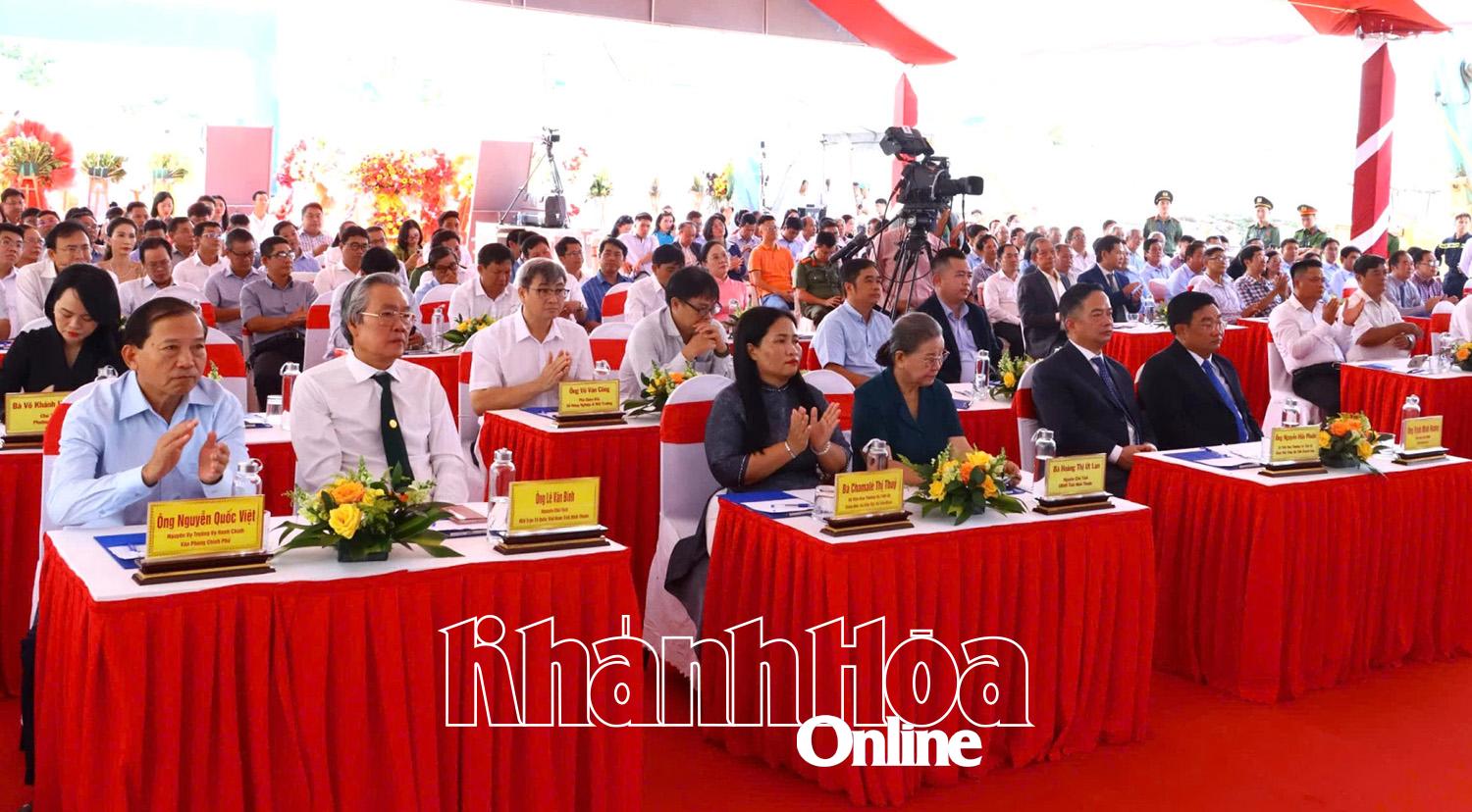 Quang cảnh lễ khởi công.