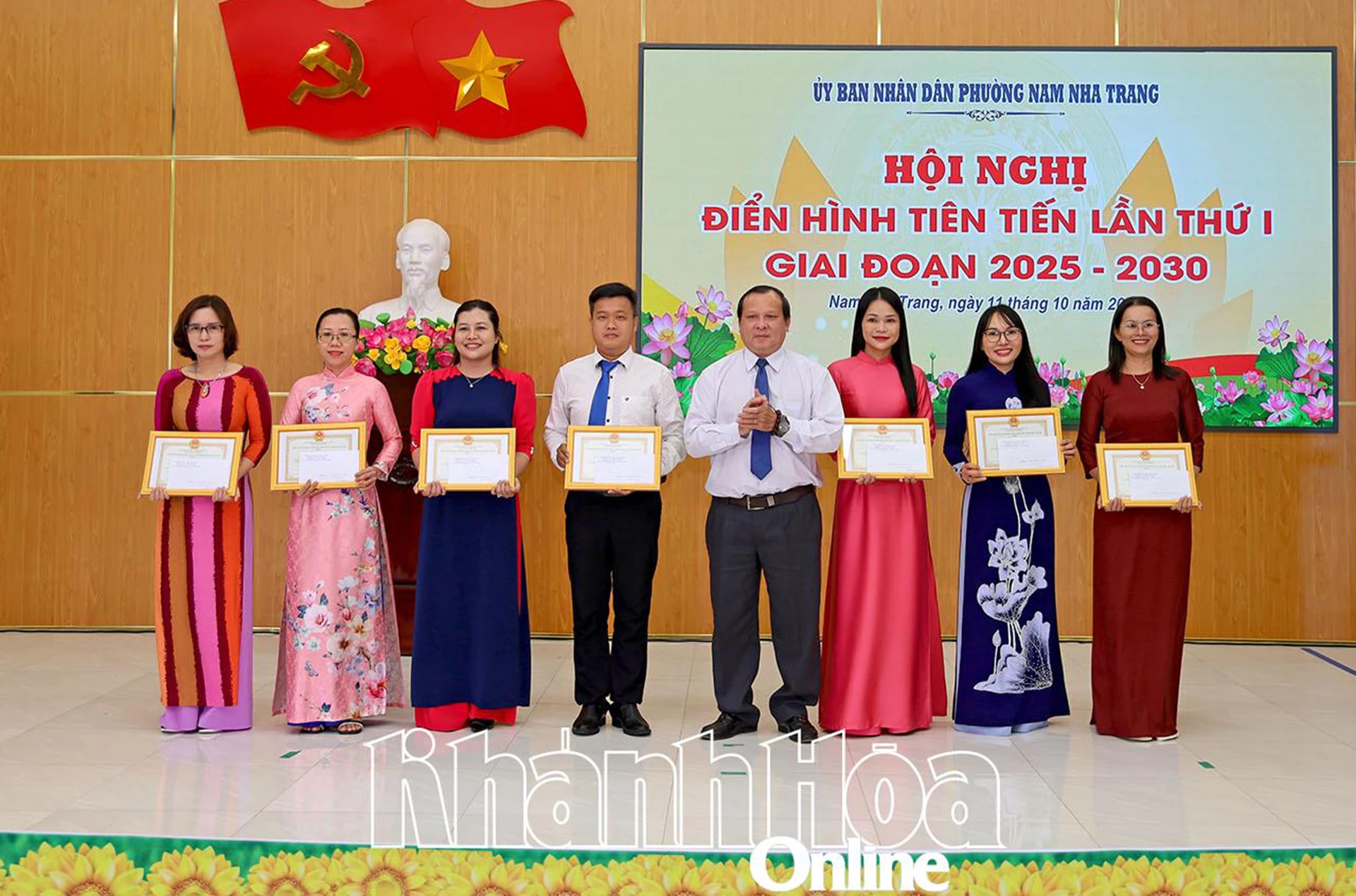 Các cá nhân được nhận giấy khen.  