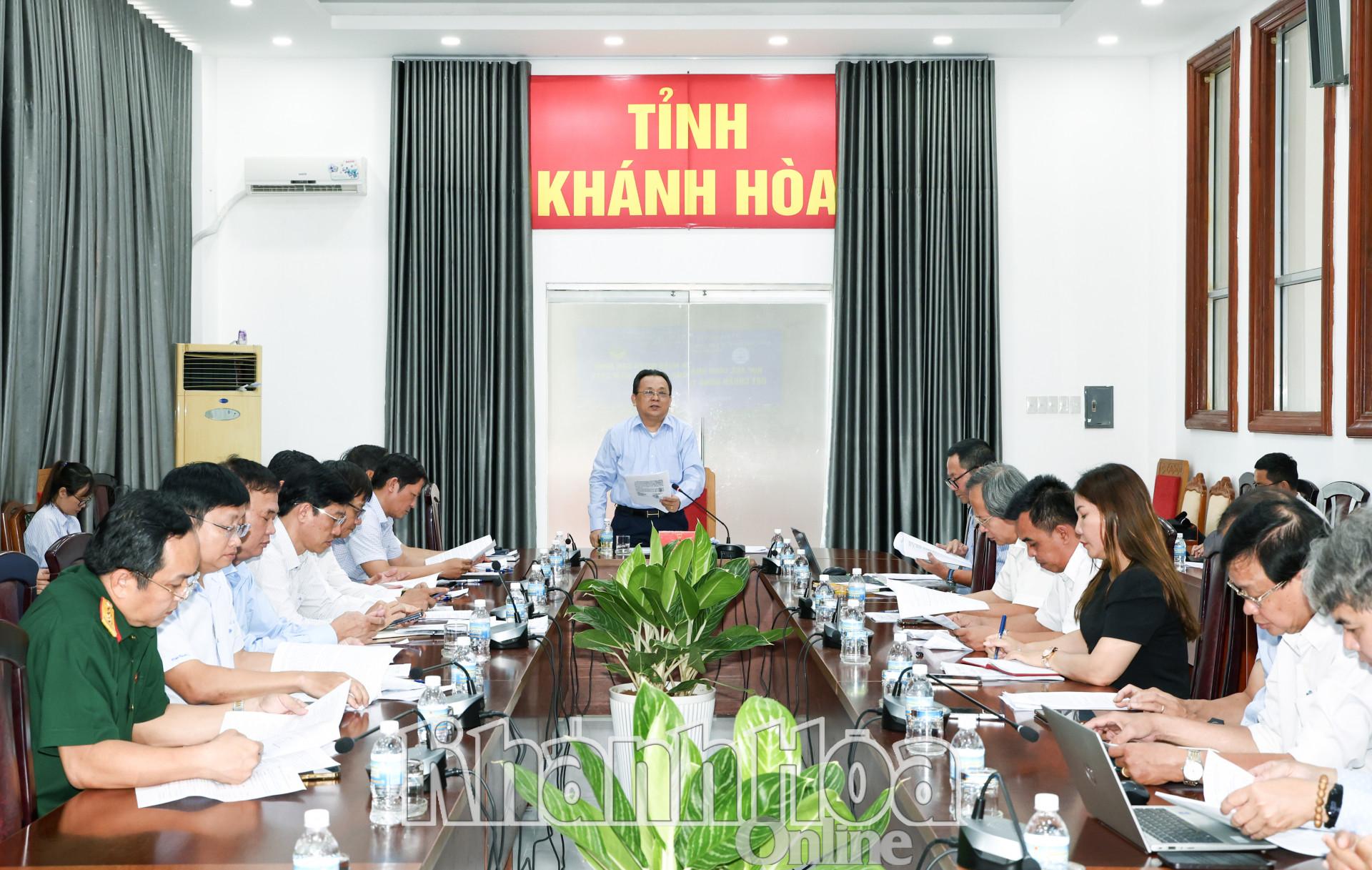 Đồng chí Lê Hữu Hoàng phát biểu chỉ đạo tại cuộc họp.