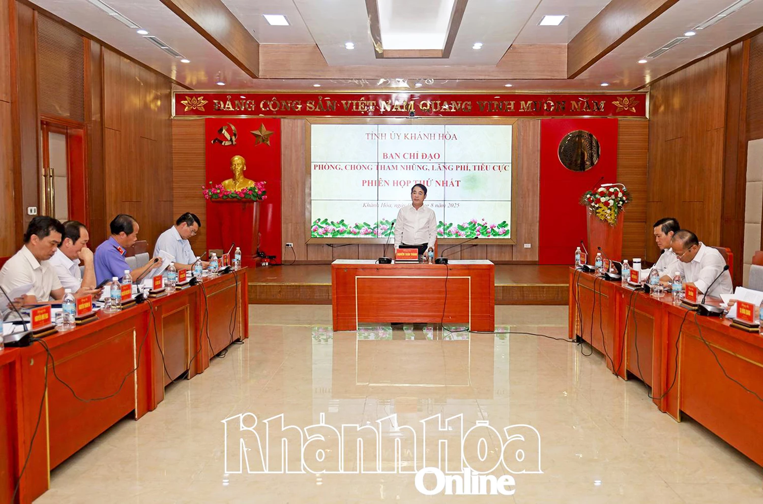 Quang cảnh phiên họp.