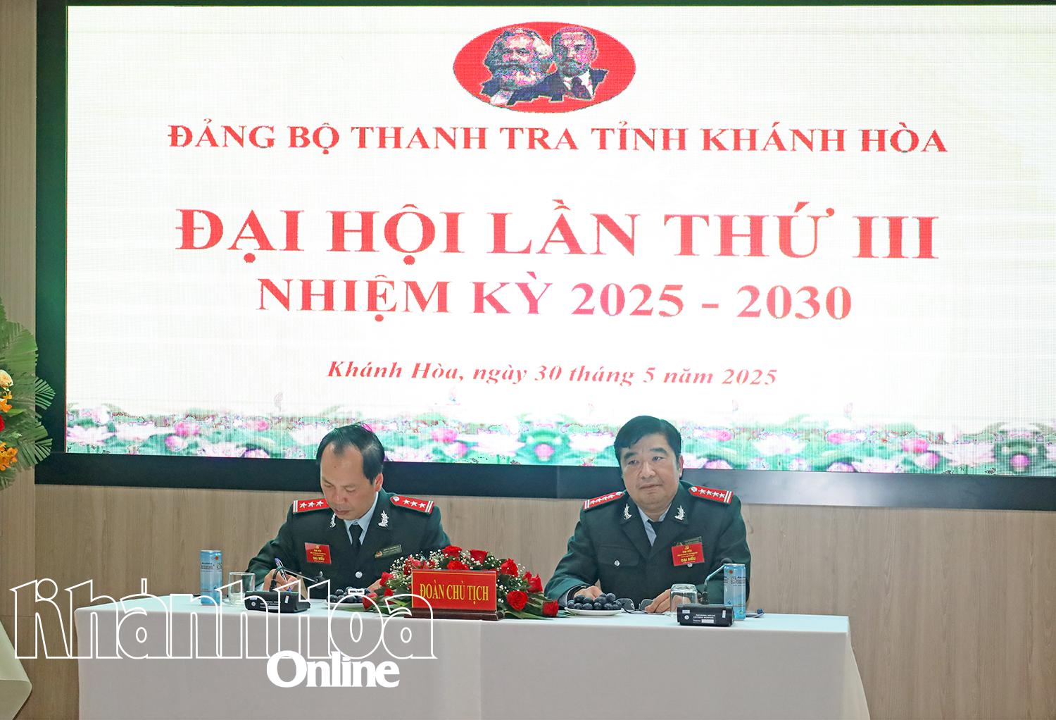 Chủ trì Đại hội. 