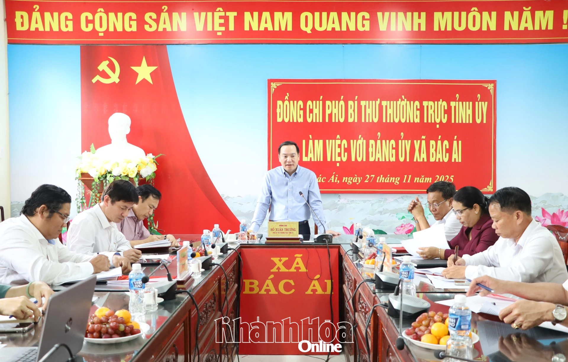 Đồng chí Hồ Xuân Trường phát biểu chỉ đạo tại buổi làm việc với Đảng ủy xã Bác Ái.