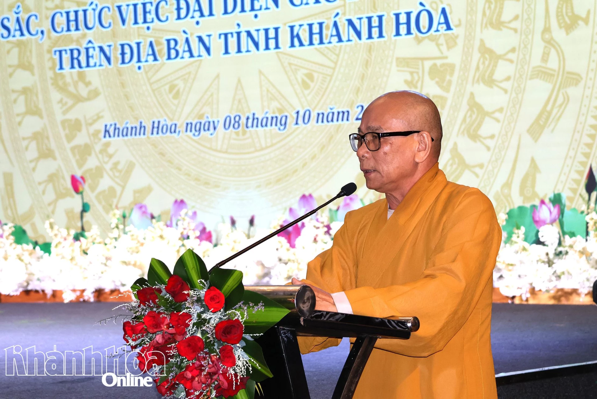 Đại diện Giáo hội Phật giáo Việt Nam tỉnh phát biểu tại buổi gặp mặt.