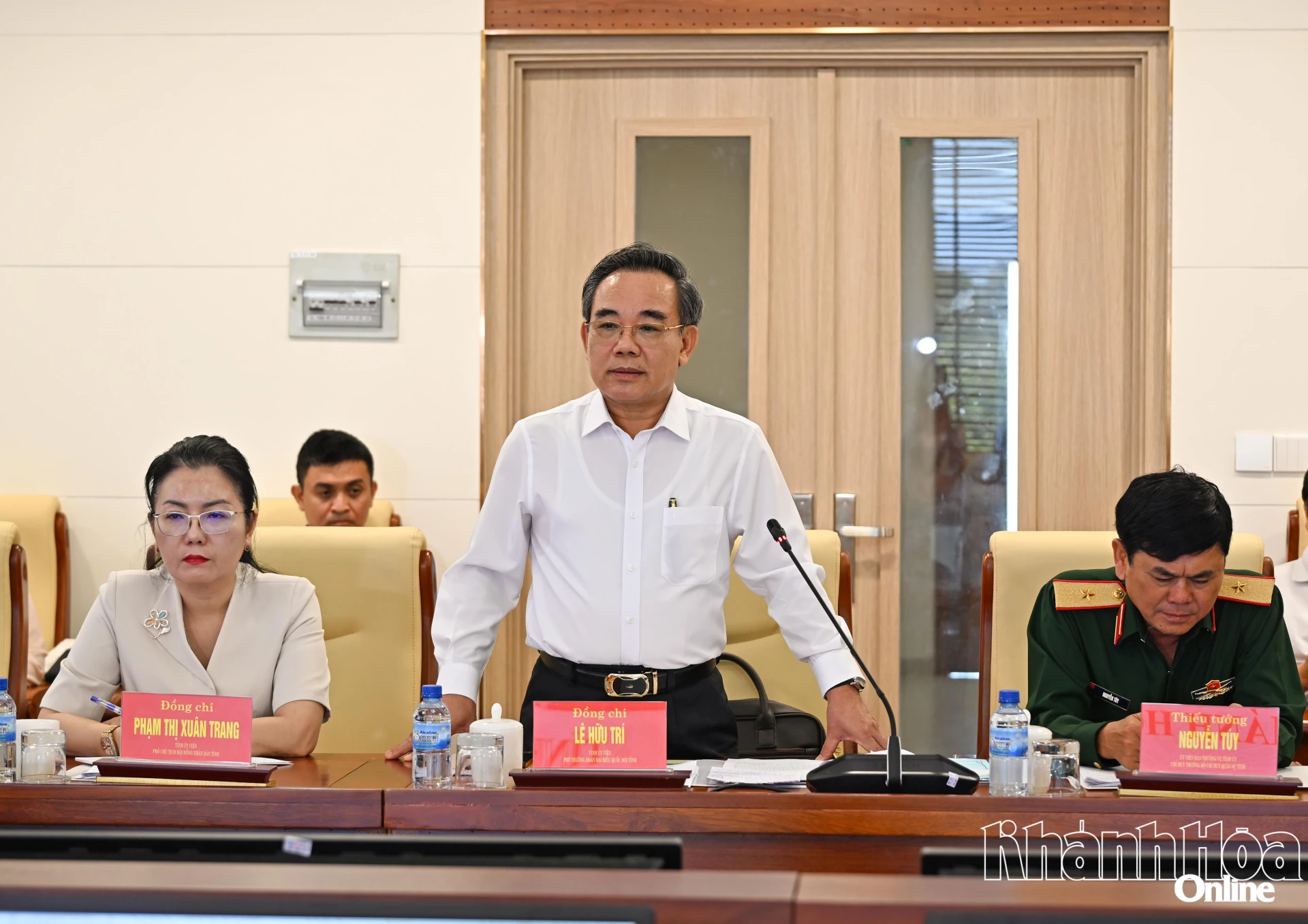 Đồng chí Lê Hữu Trí - Phó Trưởng đoàn chuyên trách phụ trách Đoàn Đại biểu Quốc hội tỉnh, thành viên Ban Chỉ đạo Bầu cử tỉnh, Phó Chủ tịch Ủy ban Bầu cử tỉnh phát biểu.