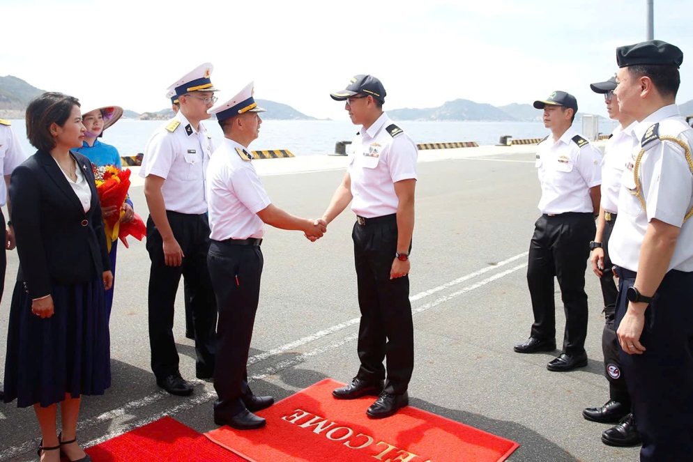 D:\COPY tu o cung\2025\tau hai quan Singapore\h2.jpg