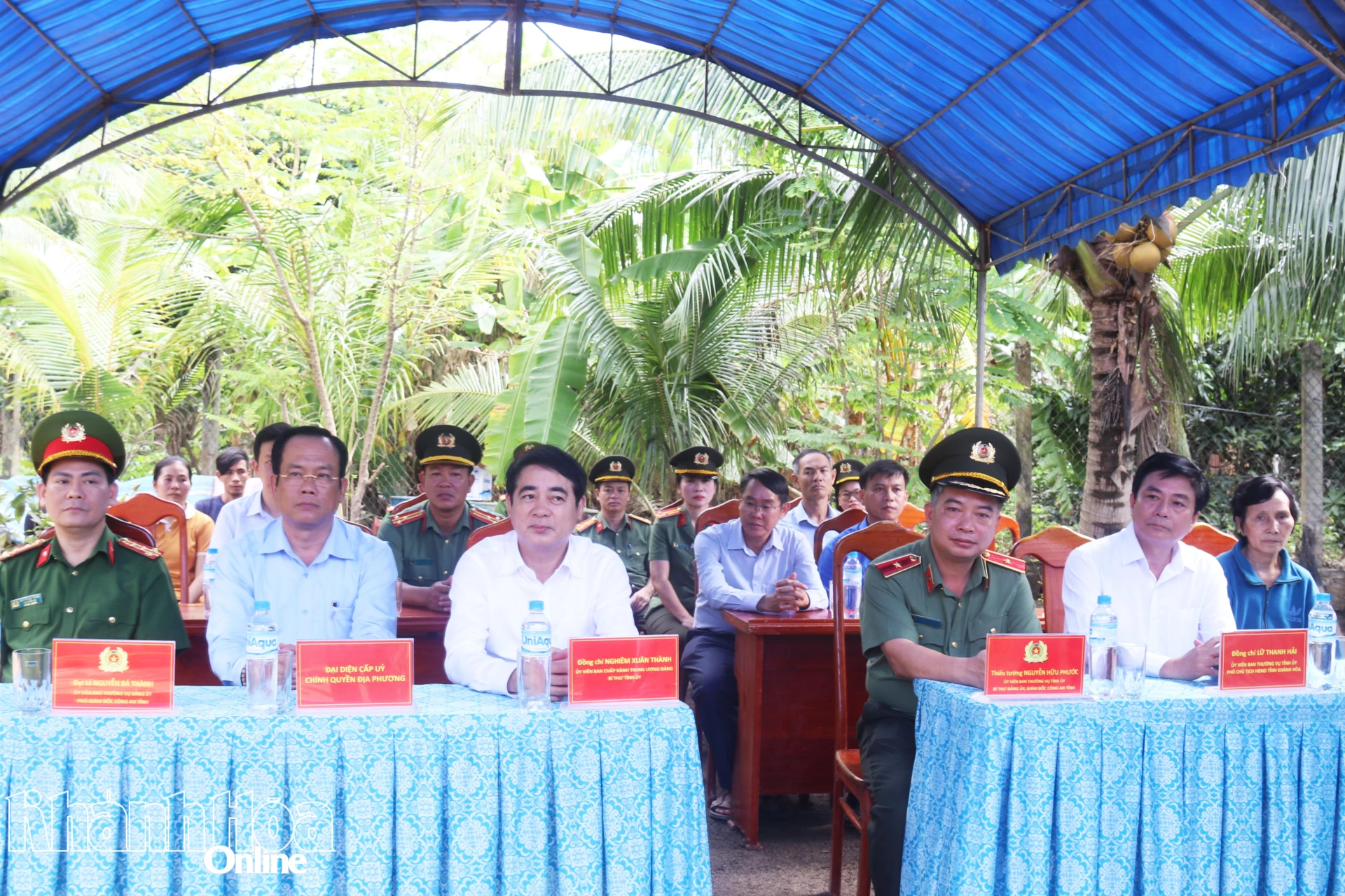 Bí thư Tỉnh ủy Nghiêm Xuân Thành cùng các đại biểu tham dự buổi lễ