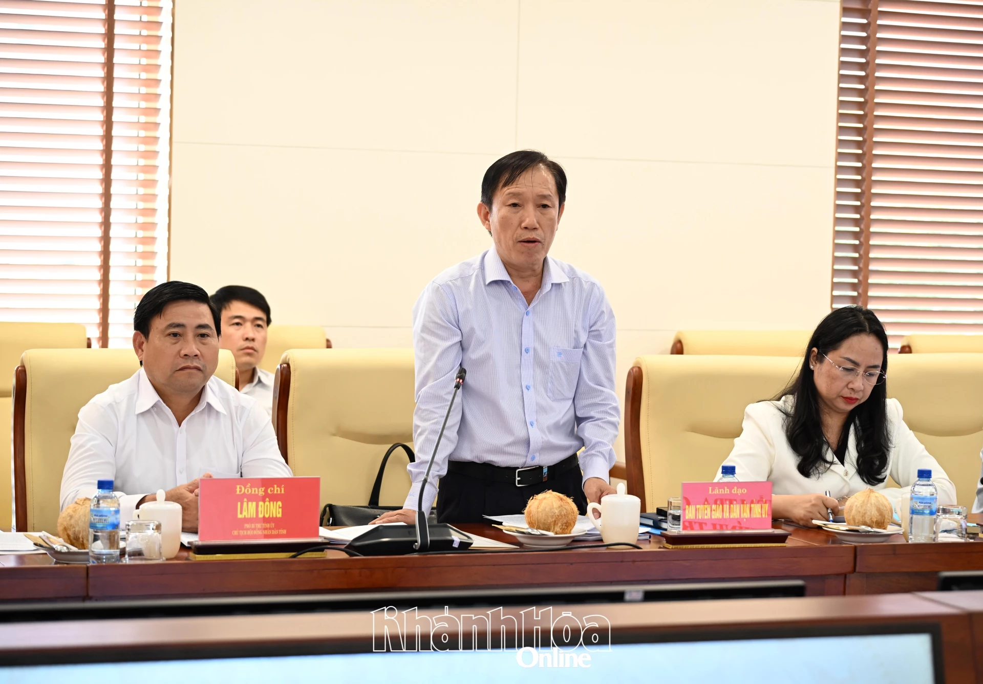 Lãnh đạo Ban Tuyên giáo và Dân vận Tỉnh ủy báo cáo tại buổi làm việc.