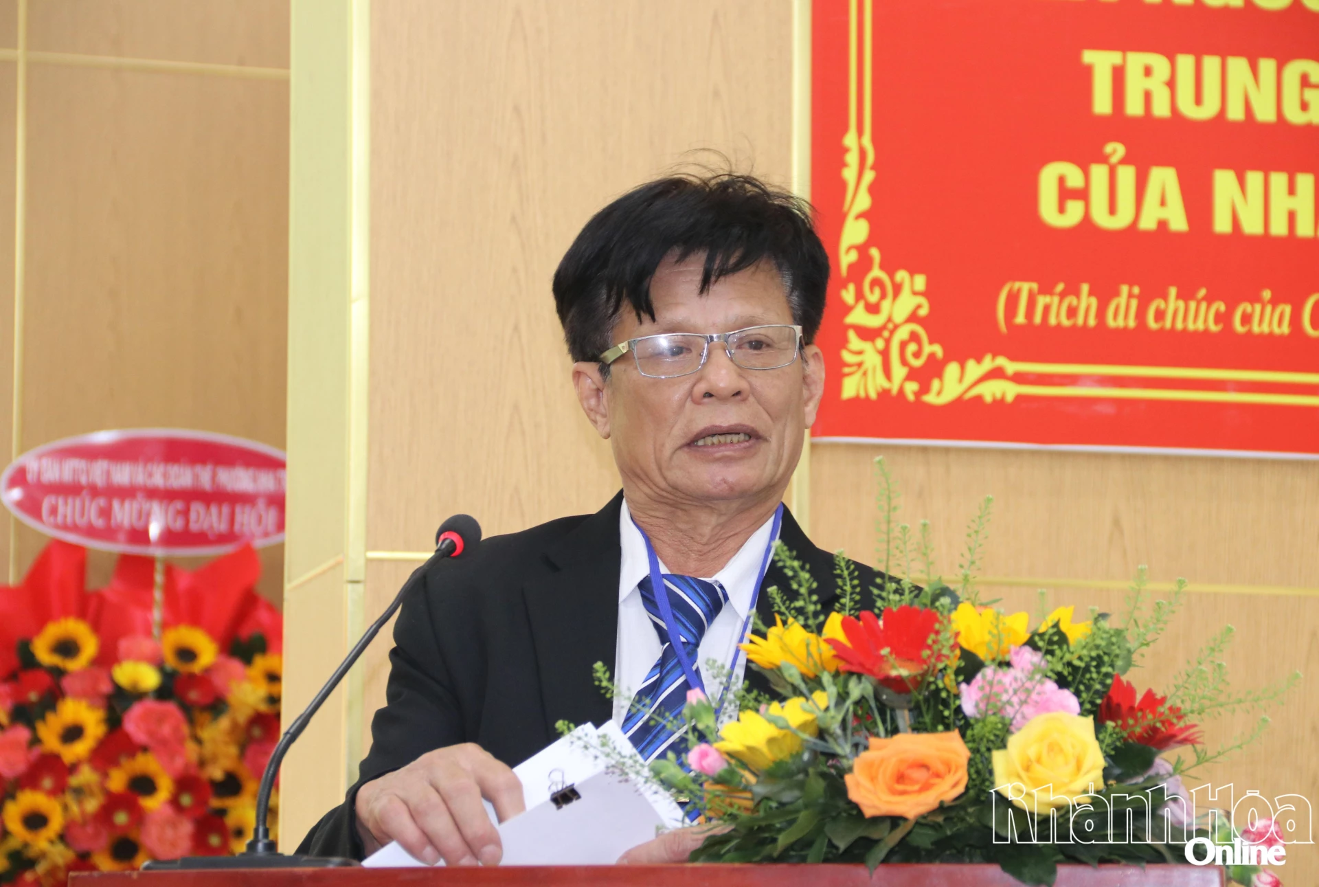 Ông Cao Tiến Hiển - Chủ tịch Hội Người cao tuổi phường Nha Trang phát biểu khai mạc đại hội.