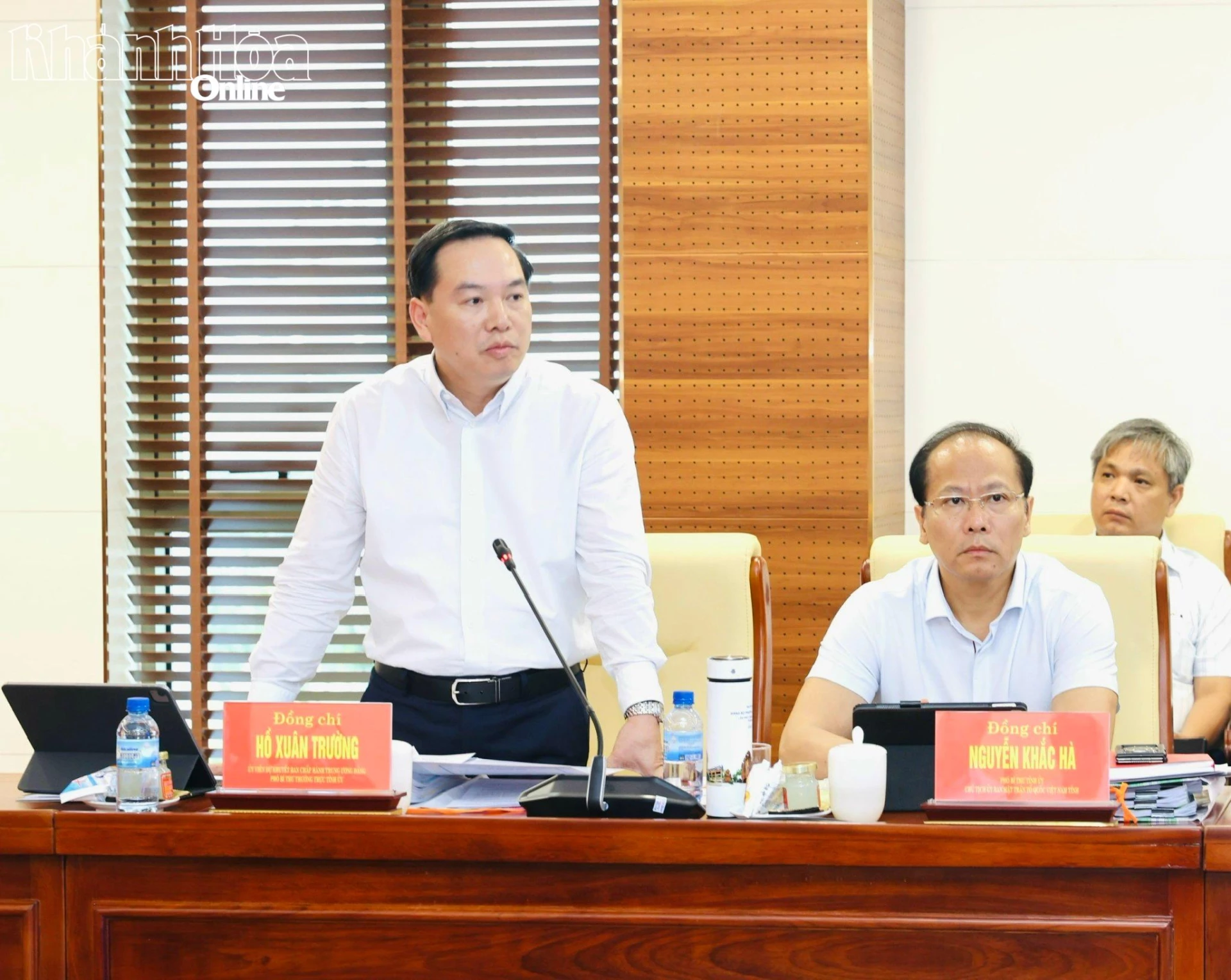 Phó Bí thư Thường trực Tỉnh ủy Hồ Xuân Trường phát biểu tại hội nghị