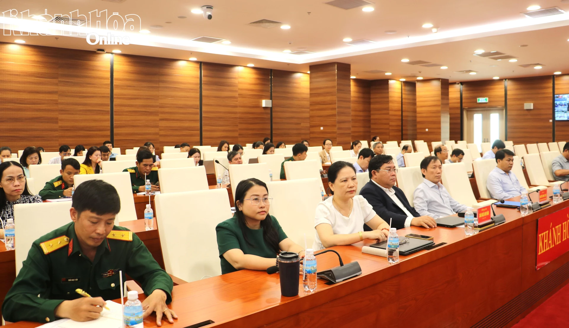 Các đại biểu tham dự tại điểm cầu Tỉnh ủy.