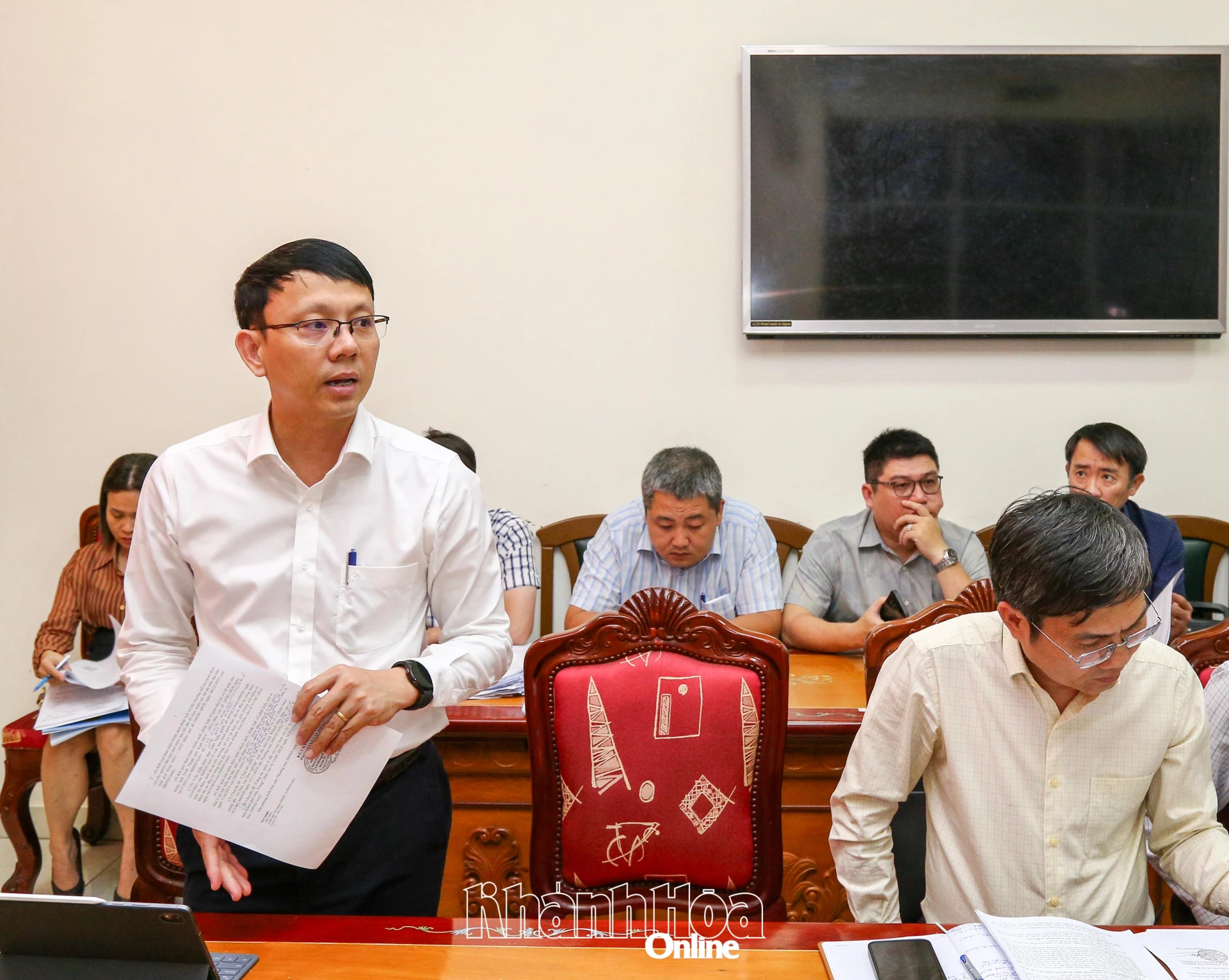 Phó Chủ tịch UBND tỉnh Nguyễn Thanh Hà phát biểu làm rõ một số vấn đề liên quan đến các nội dung UBND tỉnh trình tại kỳ họp