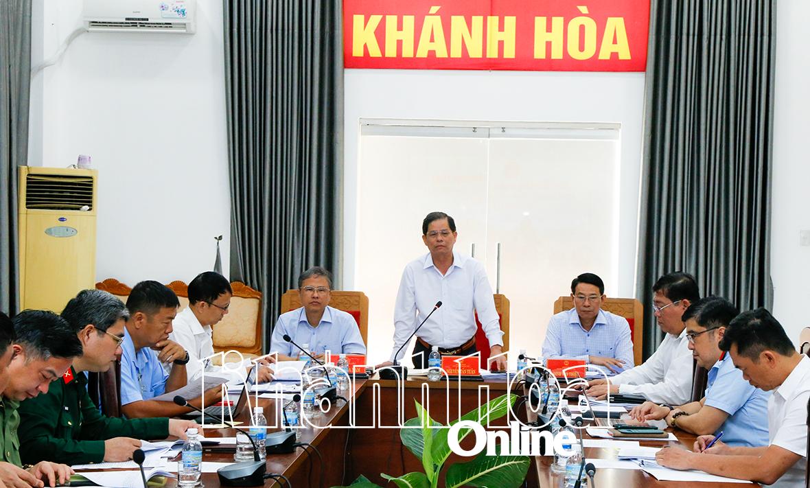 Ông Nguyễn Tấn Tuân phát biểu chỉ đạo tại cuộc họp