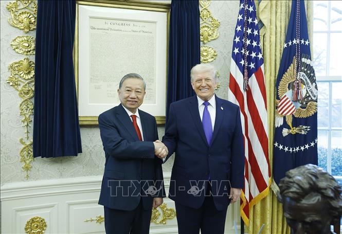 Tổng Bí thư Tô Lâm gặp Tổng thống Hoa Kỳ Donald Trump. Ảnh: Thống Nhất/TTXVN