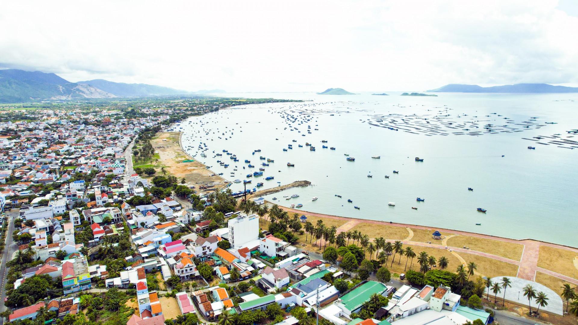 Một góc thị trấn Vạn Giã.