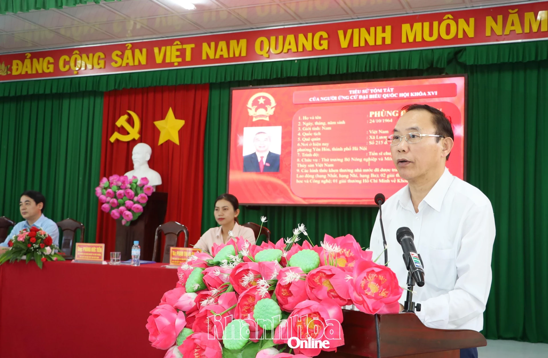 Ông Phùng Đức Tiến trình bày chương trình hành động.