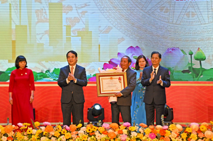 Nhà bá James Huỳnh